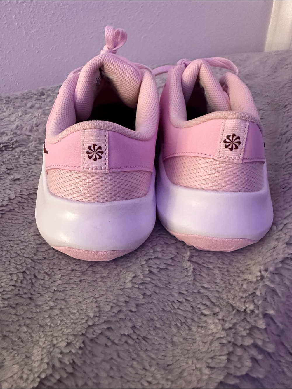 Nike Women’s Light Pink Athletic Sneakers with Maroon Swoosh - Picture 4 of 4